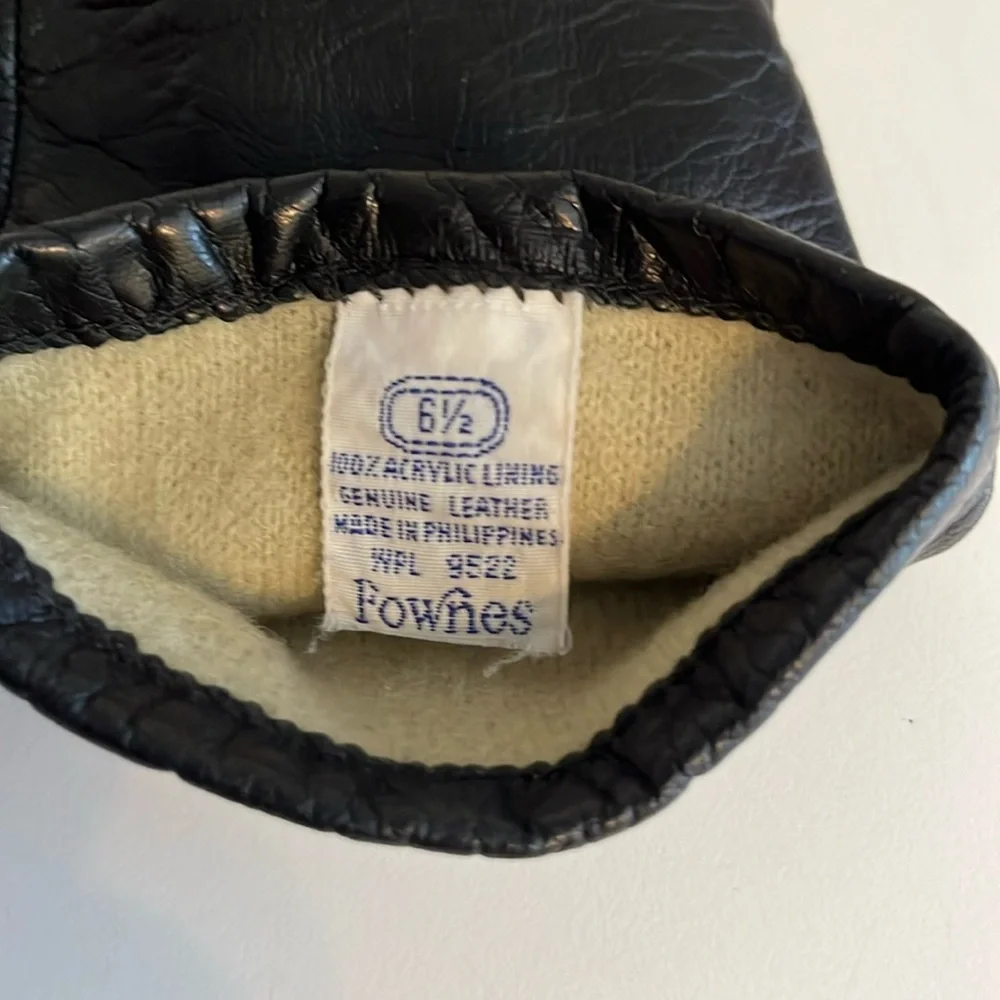 Vintage Fownes Ladies Black leather gloves.